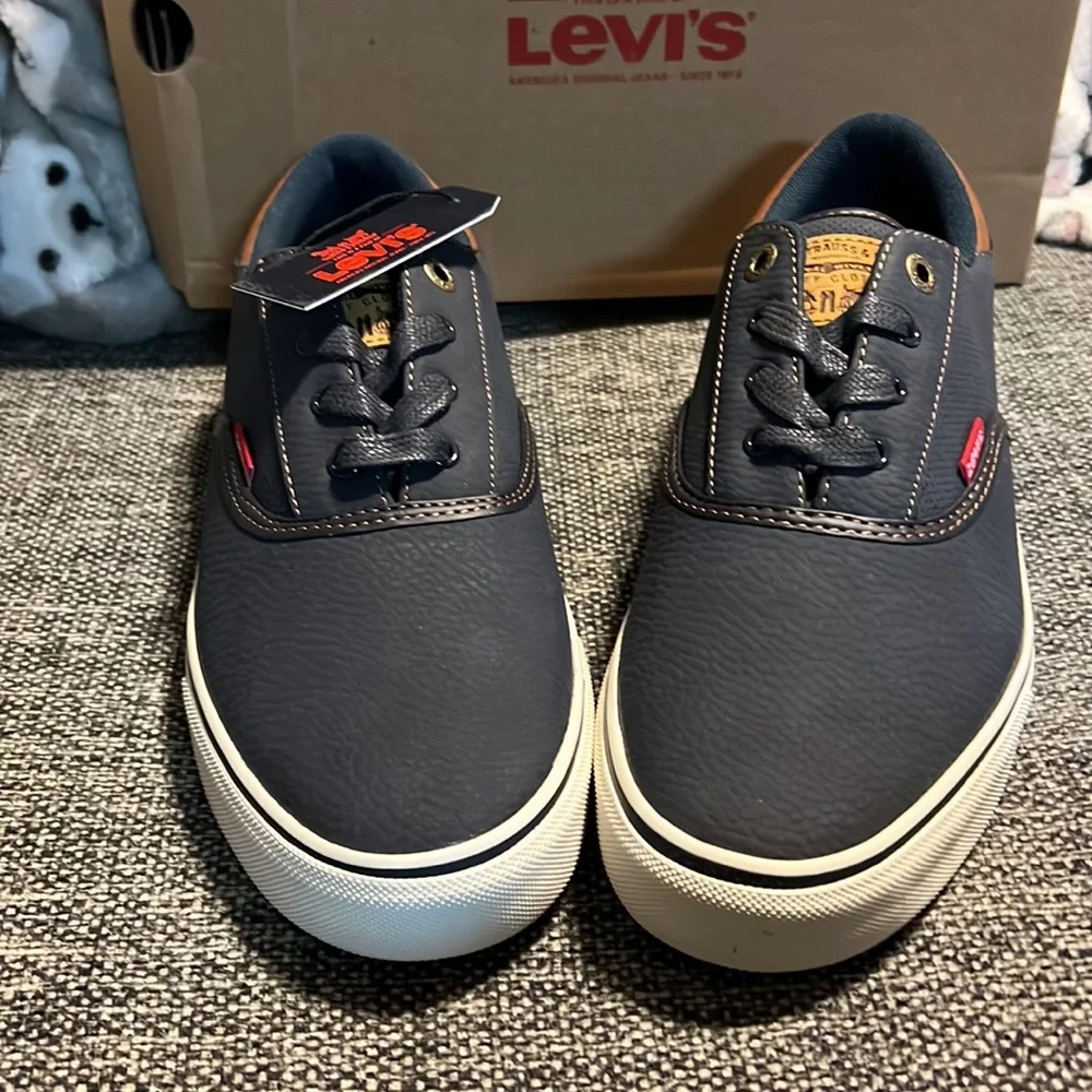 NWT Levi's Ethan Sneakers